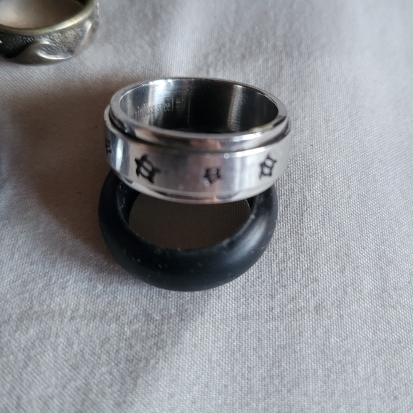 Rings - Picture 3 of 6